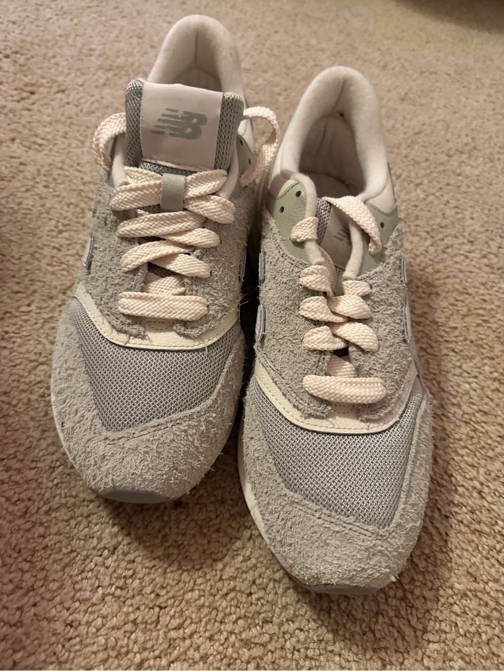New Balance Women's Light Gray and Cream Athletic Sneakers - Picture 2 of 5